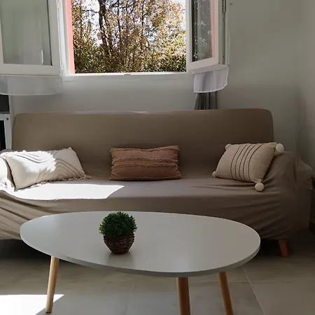 Au Jardin Parisien Apartment *